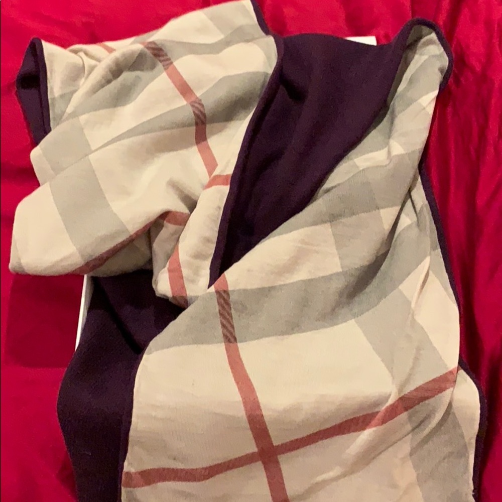 Burberry scarf - Picture 1 of 2